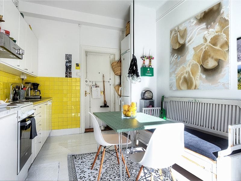 Rectangular carpet in the interior of the kitchen