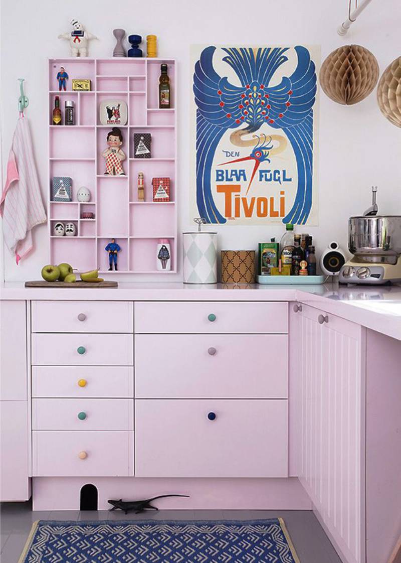 Dapur lilac dalam gaya seni pop