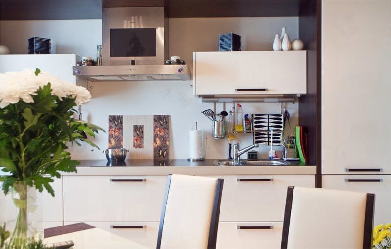 Vanilla and brown color in the interior of the kitchen