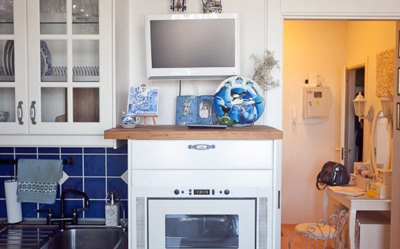 The interior of a small kitchen in the style of Gzhel