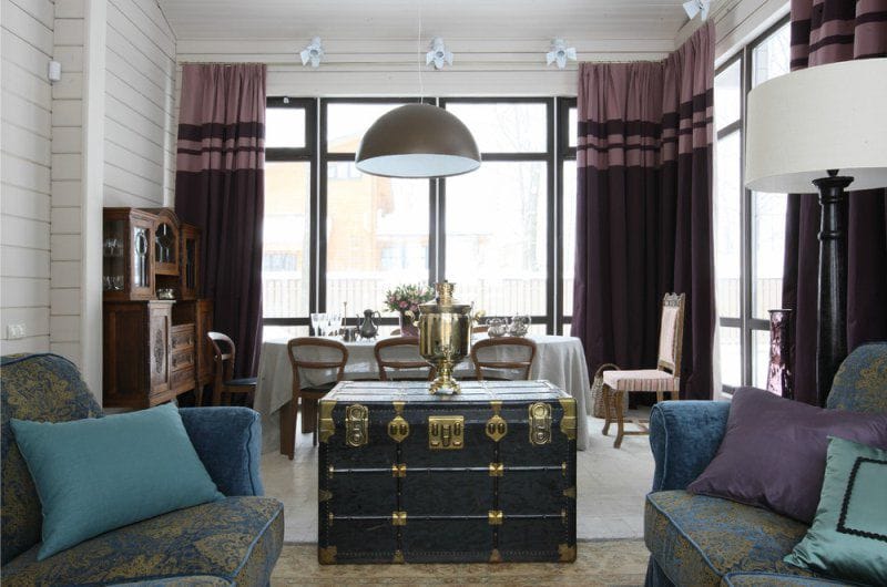 The interior of the dining room in the Russian style