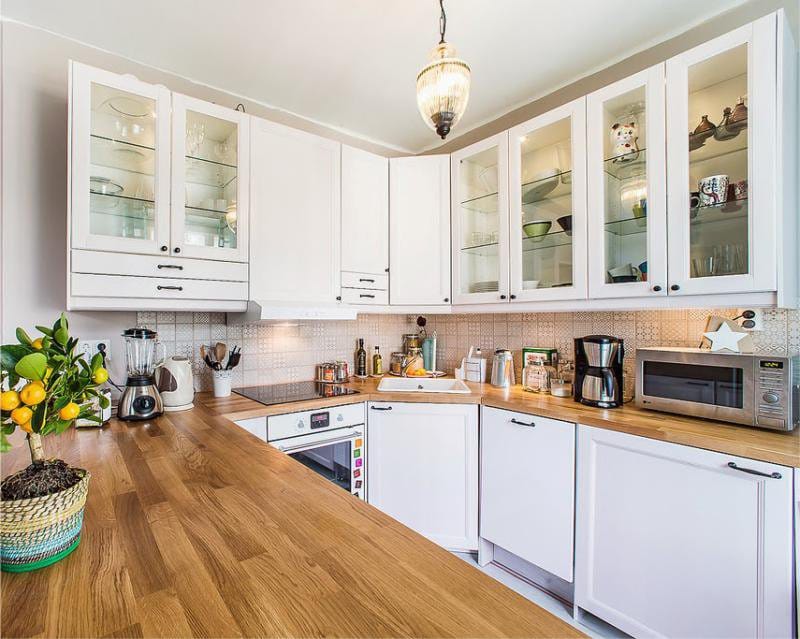 Kitchen set with a sink in the corner