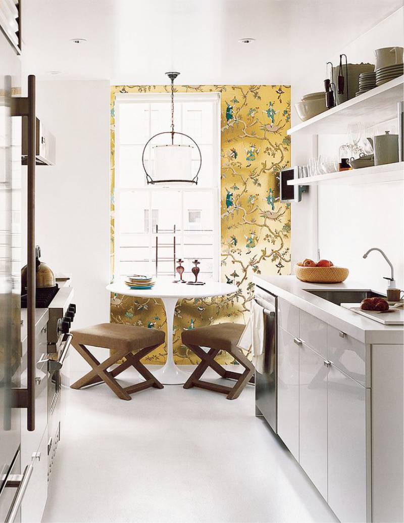 Golden wallpaper in the interior of the kitchen