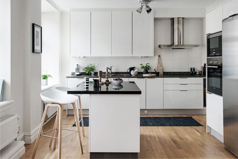 Kitchen with an island of 13.1 square meters. m