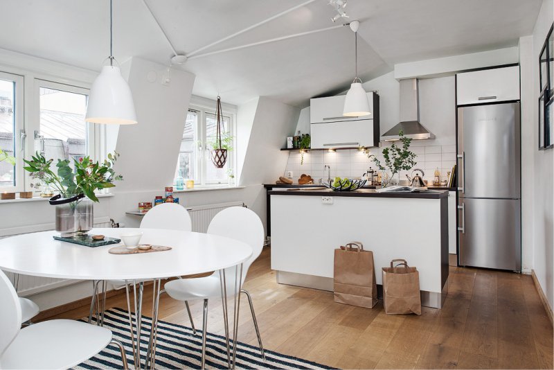 16-meter kitchen with island