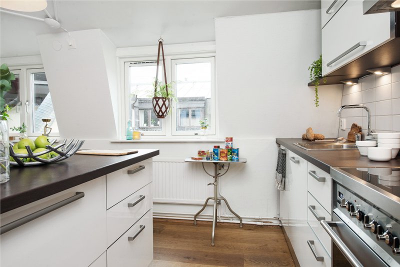 16-meter kitchen with island