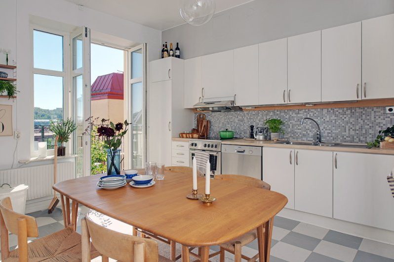 Linear layout in the interior of the kitchen 15 square meters. m