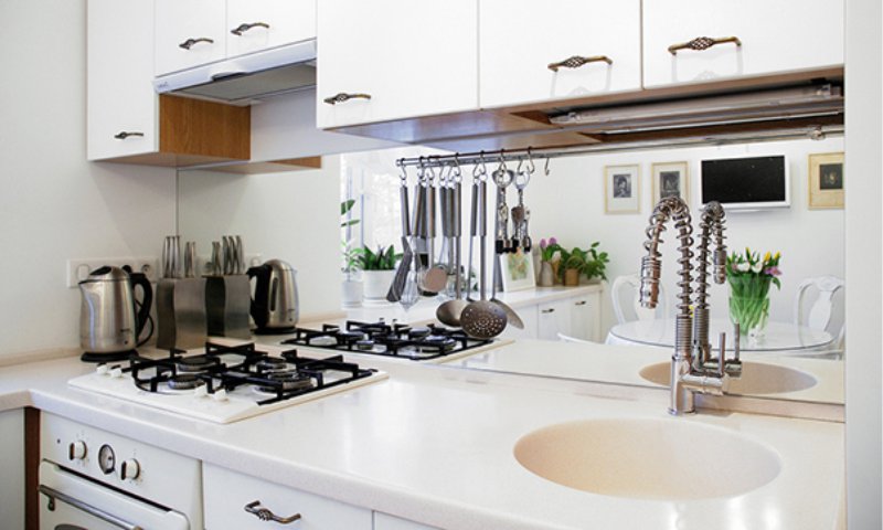 Sheet mirror in the kitchen apron