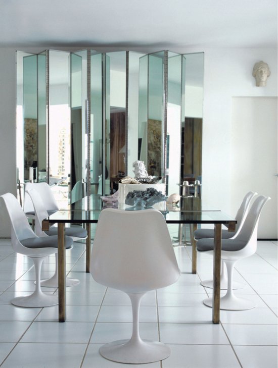 The design of the dining area mirror