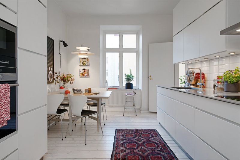 Parallel planning of the kitchen area of ​​15.5 square meters. meters