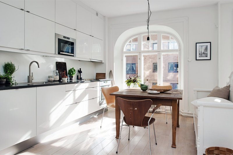 Combined kitchen-living room of 17 sq m