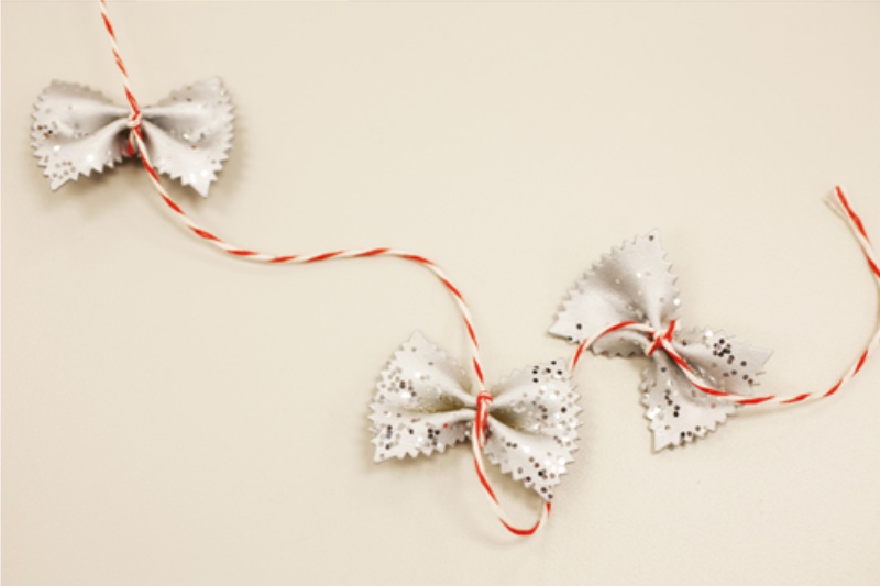 Makarony Butterfly Garland