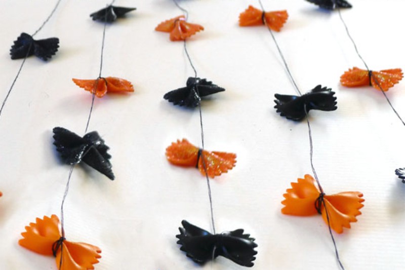 Makaroni Butterfly Garland