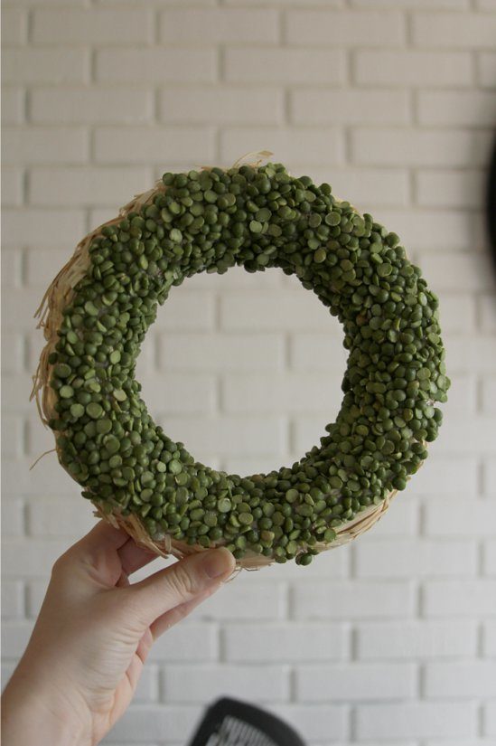 Making the outer part of the wreath with peas