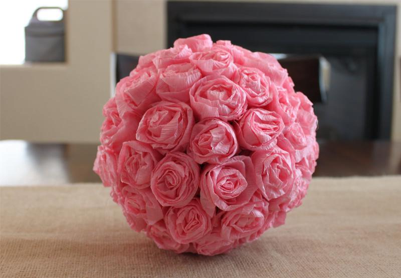 Créer une couronne de roses en papier