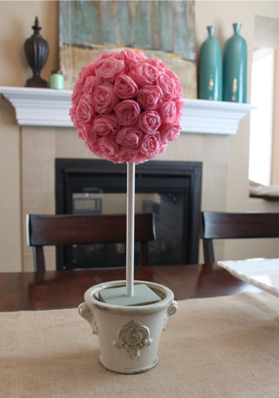 Topiary with a crown of paper roses