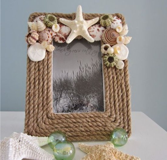 Photoframe decorated with seashells