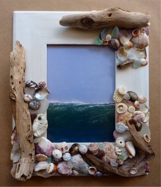 Photoframe decorated with seashells