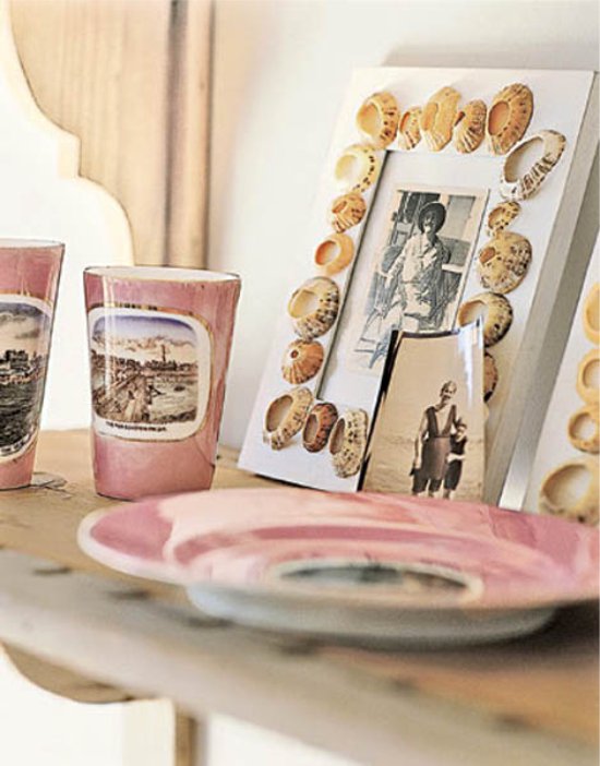 Photoframe decorated with seashells