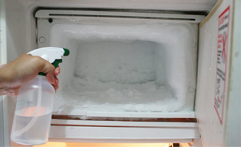 Accelerated Defrosting of the Refrigerator with a Hot Water Spray Gun