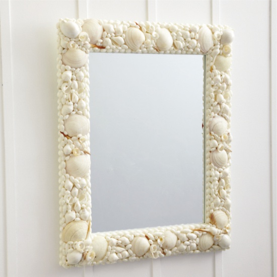 The mirror in the frame, decorated with shells and starfish