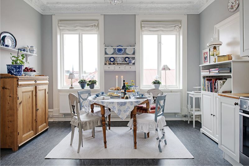 Zoned Carpet Dining Area