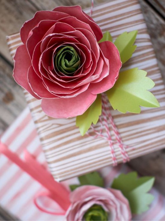 Gift wrapping with paper flowers