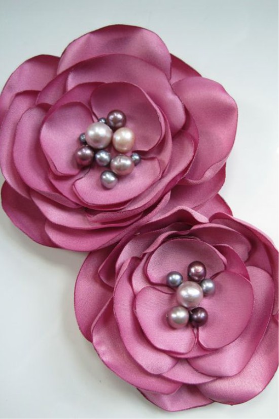 Brooch from satin ribbon flowers