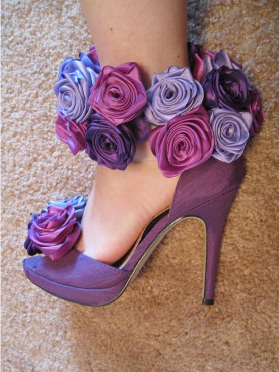 Decor shoes with roses and ribbons