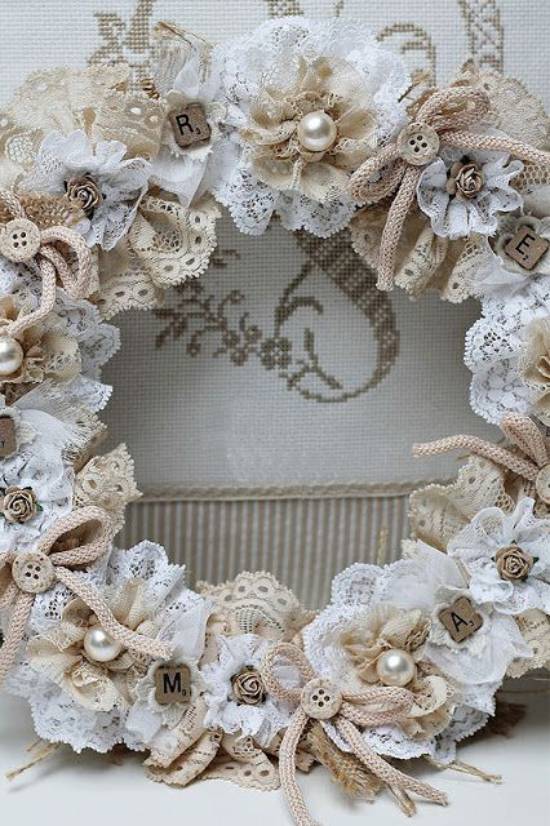 Couronne décorative de fleurs en dentelle