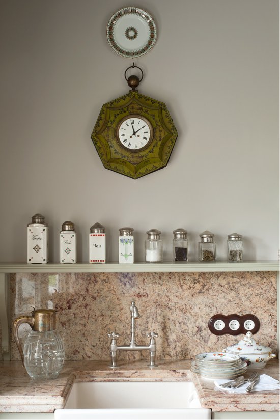 Details of the interior of the kitchen in the estate in the Russian style