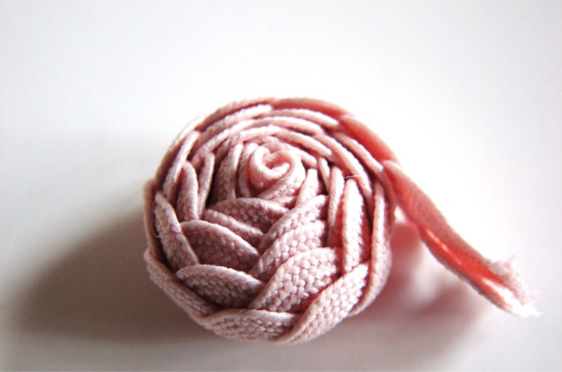 Making roses from braid-waves