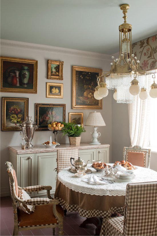 Kitchen in the estate in the Russian style