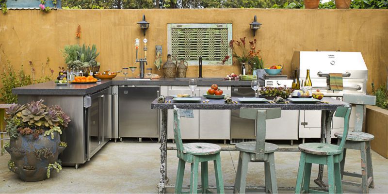 L-shaped summer kitchen