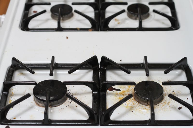 Cuisinière à gaz avant le nettoyage