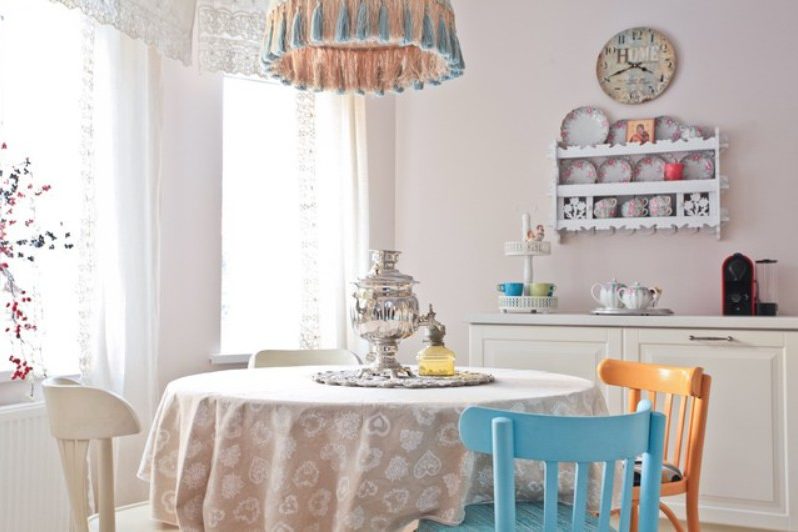 Intérieur de cuisine dans le style de la maison de campagne russe