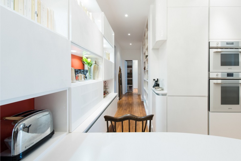 U-shaped layout of the kitchen-hallway