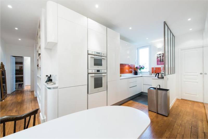 U-shaped layout of the kitchen-hallway