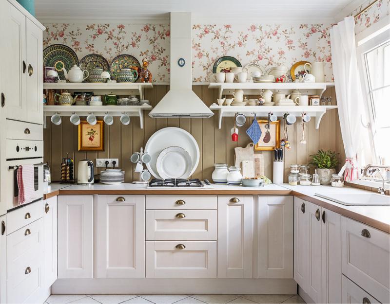 U-shaped layout in the kitchen in the country house