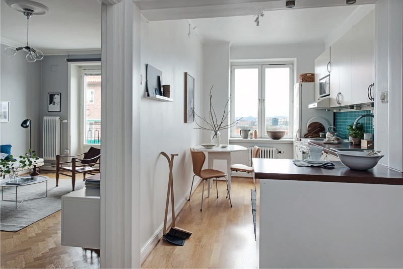 Zoning the kitchen combined with the hallway