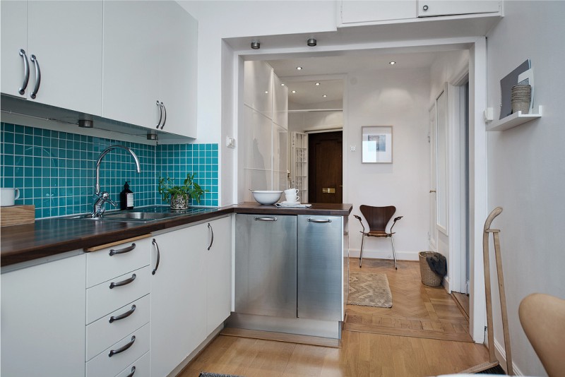 Zoning the kitchen combined with the hallway