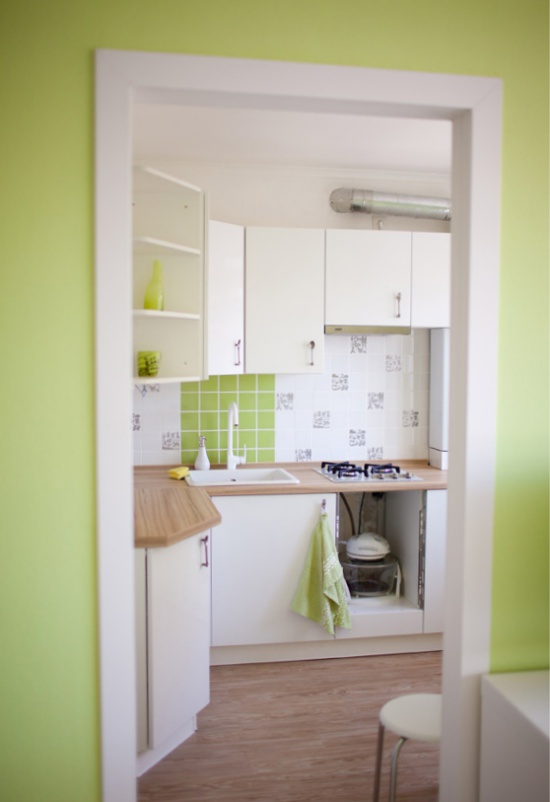 White kitchen with an area of ​​6 square meters. m