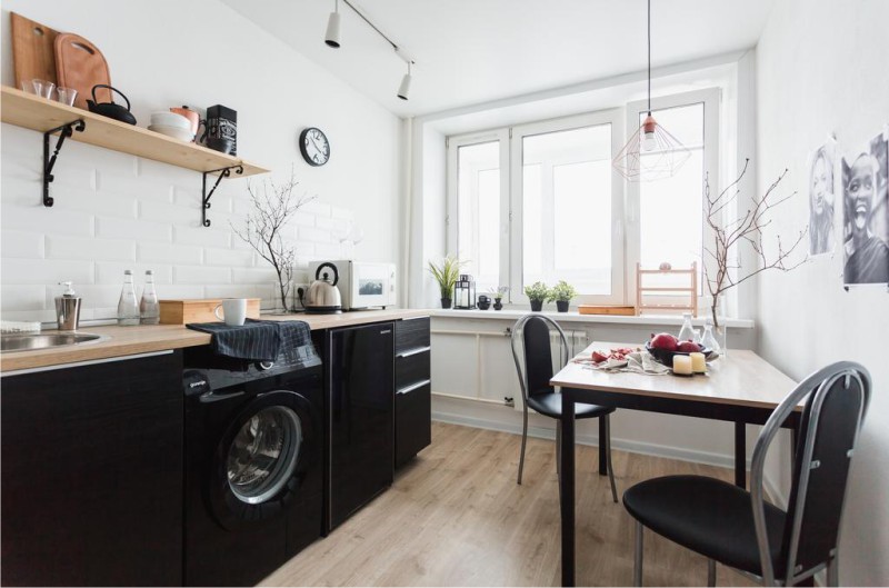 Black and white kitchen 7.5 sq m