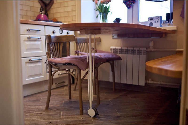 Kitchen with mobile table