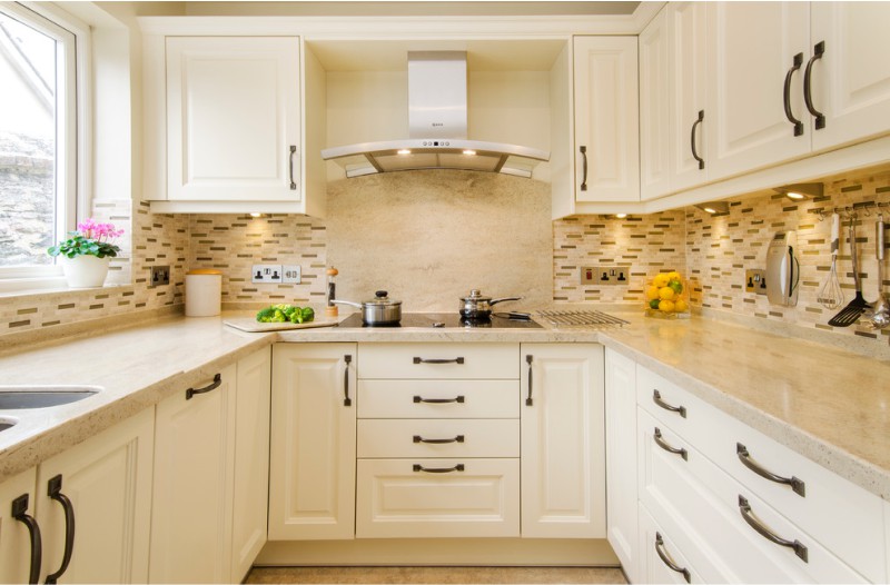 Symmetric U-shaped kitchen