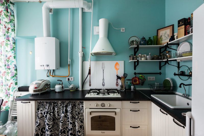 Corner kitchen with open shelves