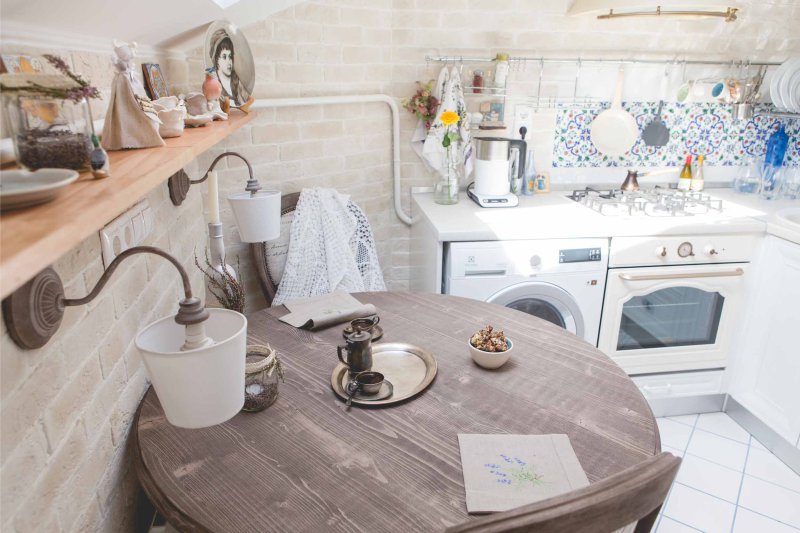 Intérieur de cuisine avec machine à laver