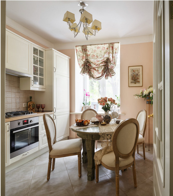 Kitchen in stalinka in bright colors