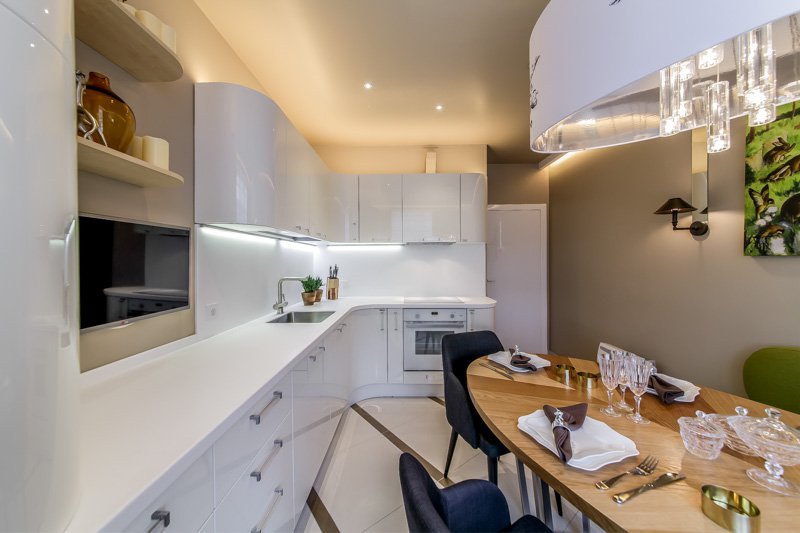 Corner kitchen with an area of ​​12, 8 square meters. m