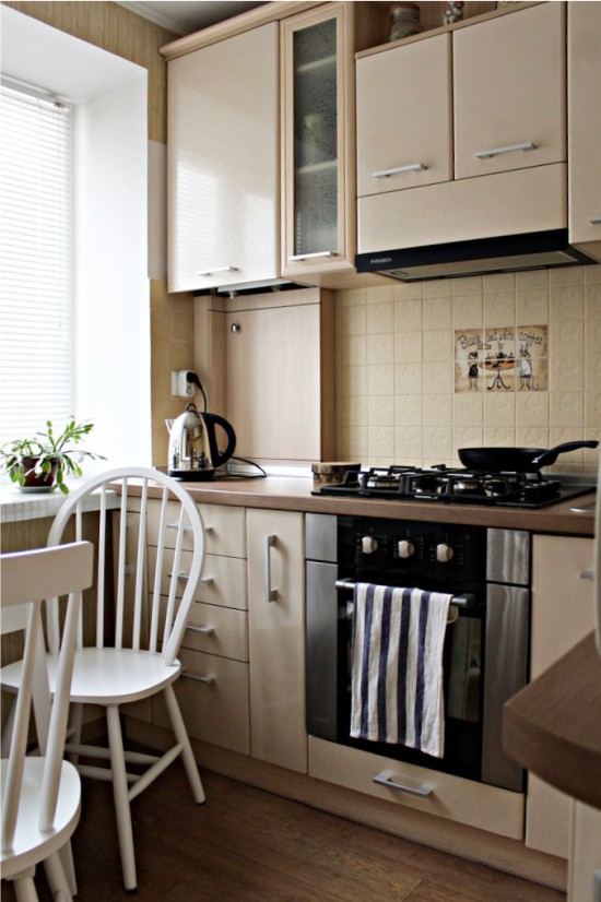 Tile apron with decor